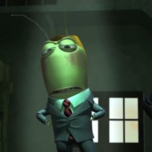 Barry, Gloria e i Disco Worms: grilli dallo sguardo minaccioso in una scena del film