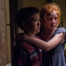 Oculus: Garrett Ryan e Annalise Basso in una triste scena del film