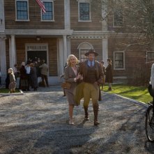 Una folle passione: Jennifer Lawrence e Bradley Cooper passeggiano abbracciati