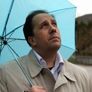 Stefano Simondo è il commissario Giotti nel film corto Ladri di niente