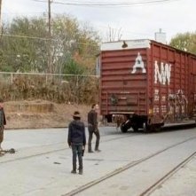 The Walking Dead: Norman Reedus, Andrew Lincoln, Chandler Riggs e Danai Gurira in una tesa scena dell'episodio A