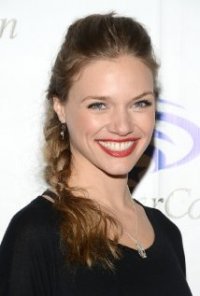 Una foto di Tracy Spiridakos