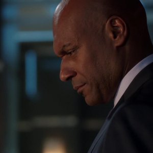 Arrow: Colin Salmon nell'episodio Vendetta