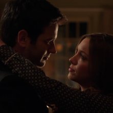 Arrow: Katie Cassidy con Colin Donnell nell'episodio Vendetta