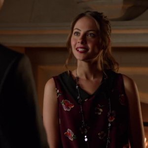 Arrow: Willa Holland nell'episodio Cena di Natale della prima stagione