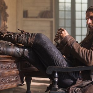Black Sails: Zach McGowan nell'ottavo episodio della prima stagione