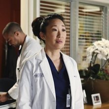Grey's Anatomy: Sandra Oh in una scena dell'episodio Do You Know? della decima stagione