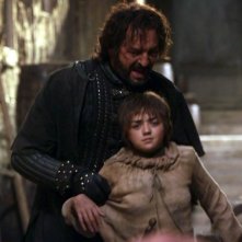 Il trono di spade: Maisie Williams e Francis Magee in una scena di Il nord non dimentica