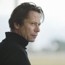 L'amour est un crime parfait: Mathieu Amalric è il professor Marc in una scena del film