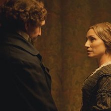 Ralph Fiennes con Kristin Scott Thomas in The Invisible Woman