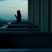 War Story: Catherine Keener si gode il tramonto siciliano in una scena del film