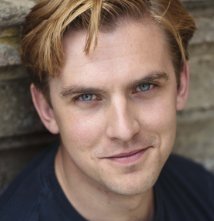 Una Foto Di Dan Stevens 338708