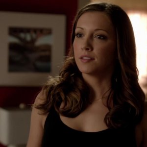 Arrow: Katie Cassidy nell'episodio Vertigine