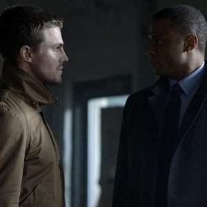 Arrow: Stephen Amell e David Ramsey nell'episodio Vertigine