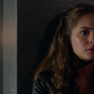Arrow: Willa Holland n una scena dell'episodio La prova, prima stagione