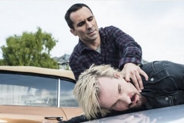 Bates Motel: Nestor Carbonell, Michael Eklund in una scena dell'episodio The Escape Artist