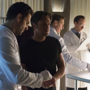 Hannibal: Raúl Esparza in una scena dell'episodio Yakimono, della seconda stagione