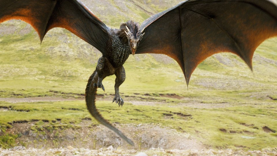 Il trono di spade: uno dei draghi di Daenerys Targaryen nella quarta stagione