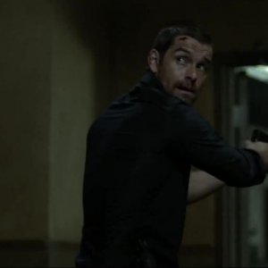 Banshee: Antony Starr in una scena dell'episodio A Mixture of Madness