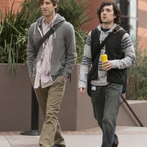 Silicon Valley: Thomas Middleditch e Josh Brener in una scena