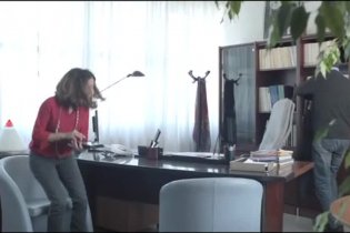 Teaser Trailer - La pioggia che non cade