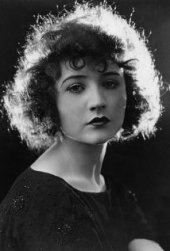 Una foto di Betty Compson