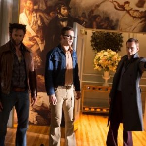 X-Men: Giorni di un futuro passato - Michael Fassbender, Hugh Jackman e Nicholas Hoult in una scena corale