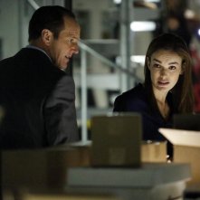 Agents of S.H.I.E.L.D.: Clark Gregg e Elizabeth Henstridge nell'episodio Providence, della prima stagione