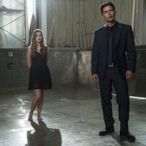 Banshee: Anthony Ruivivar e Lili Simmons nell'episodio The Thunder Man