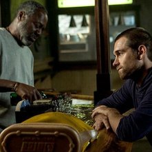 Banshee: Antony Starr in una scena dell'episodio Little Fish, premiere della seconda stagione