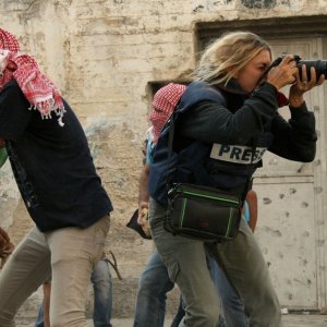 Giraffada: Laure De Clermont in una scena