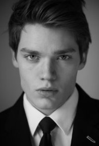 Una foto di Dominic Sherwood