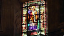 Clip 'Un Papa peccatore' - Francesco da Buenos Aires - La rivoluzione dell'uguaglianza