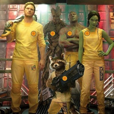 Guardians of the Galaxy: ecco Chris Pratt, Bradley Copper, Zoe Saldana e gli altri guardiani nella Galaxy Model Interstellar Prison Garb