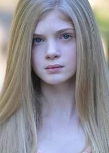 Una foto di Elena Kampouris