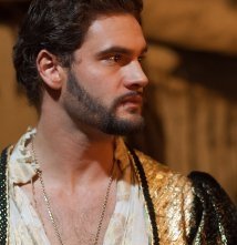 Una foto di Tom Bateman