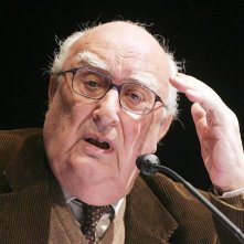 Lo scrittore Andrea Camilleri in una foto promozionale