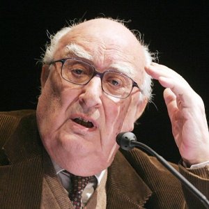 Lo scrittore Andrea Camilleri in una foto promozionale