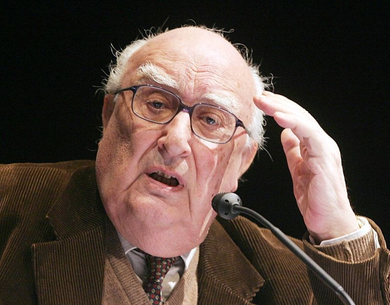 Lo scrittore Andrea Camilleri in una foto promozionale