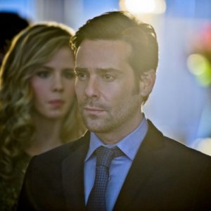 Arrow: James Callis ed Emily Bett Rickards nell'episodio Ladro di gioielli