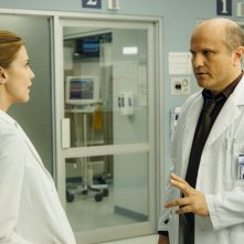 Remedy: Enrico Colantoni e Sara Canning in una scena della prima stagione