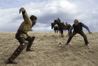 The Homesman: Tommy Lee Jones pronto al combattimento