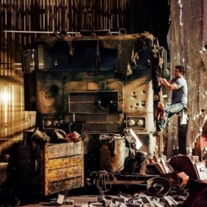 Transformers: Age of Extinction: Mark Wahlberg si arrampica su Optimus Prime