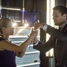 Arrow Stephen Amell Emily Bett Rickards Nell Episodio Seeing Red Seconda Stagione 366662