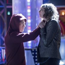 Arrow: Willa Holland e Colton Haynes nell'episodio Seeing Red, della seconda stagione