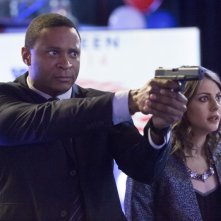 Arrow: Willa Holland e David Ramsey nell'episodio Seeing Red, seconda stagione