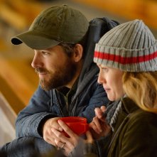 Captives: Ryan Reynolds in una scena del film con Mireille Enos