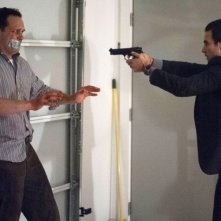 Chosen: Milo Ventimiglia in una scena d'azione della prima stagione