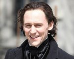 Tom Hiddleston, esibizione a sorpresa al Wheatland Music Festival 
