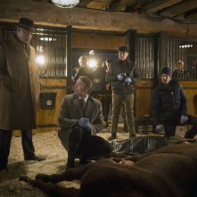 Hannibal: Laurence Fishburne insieme a Mads Miklelsen durante una scena dell'episodio Su-zakana